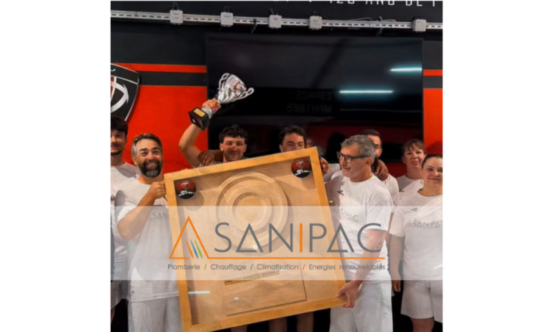 Équipe Sanipac victorieuse du tournoi de Touch Rugby organisé par le CS Annonay