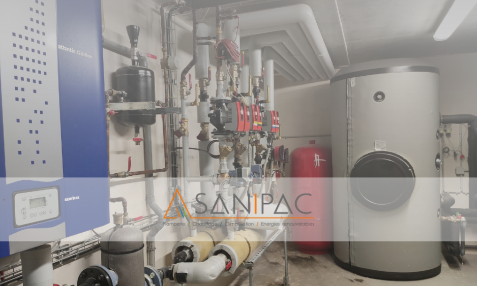 Technicien chauffagiste de Sanipac assurant l'installation et le service après-vente (SANISAV) à Annonay et Davézieux.